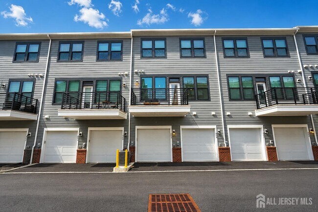 Building Photo - 605 Parker Blvd