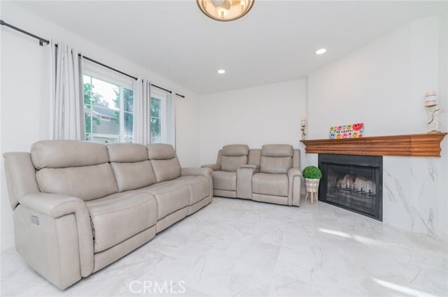 Building Photo - 7 Fairside