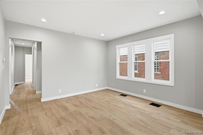 Building Photo - 14617-14617 Winthrop St