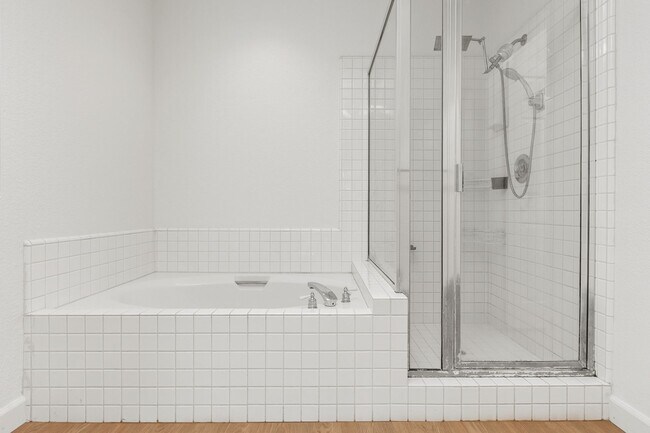 Building Photo - Spacious Vista Home