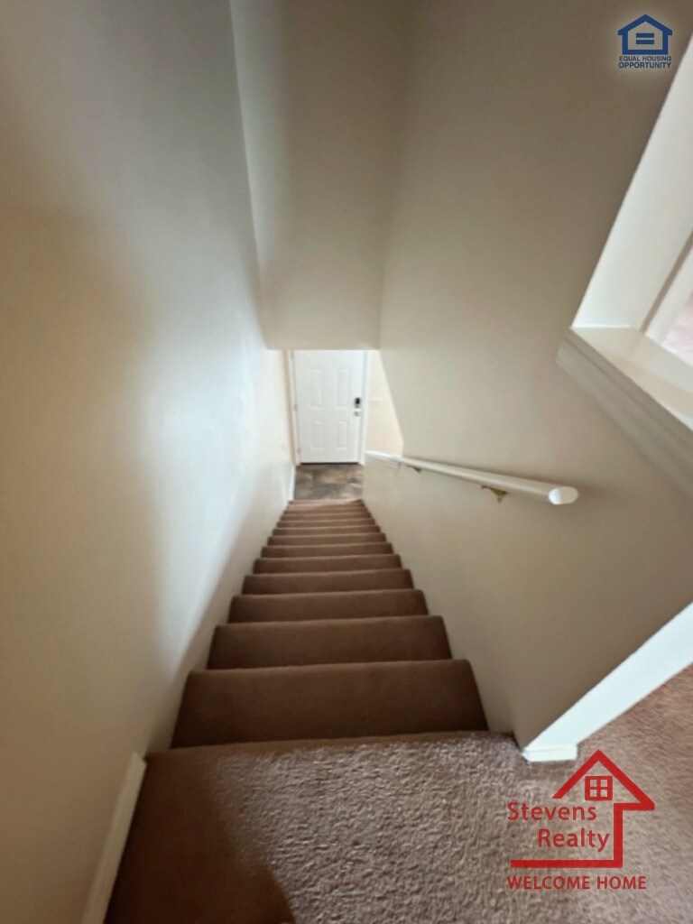 Building Photo - 402 Peek Dr