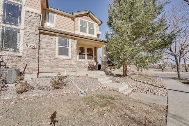 Building Photo - 2 bedroom, 2.5 bath townhome in Observatory Village