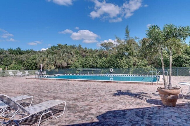 Building Photo - Waterfront, 2 bed 2 bath with boat dock an...