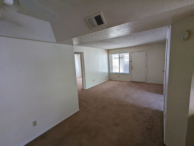 Building Photo - 2 Bedroom 2 Bathroom in Tempe! Water, Sewe...