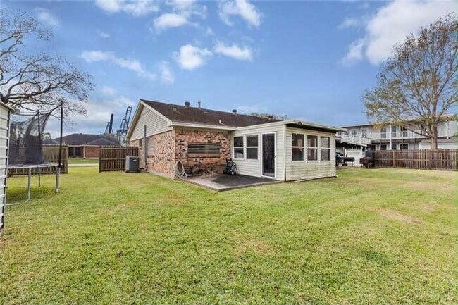 Building Photo - 526 Bay Colony Dr