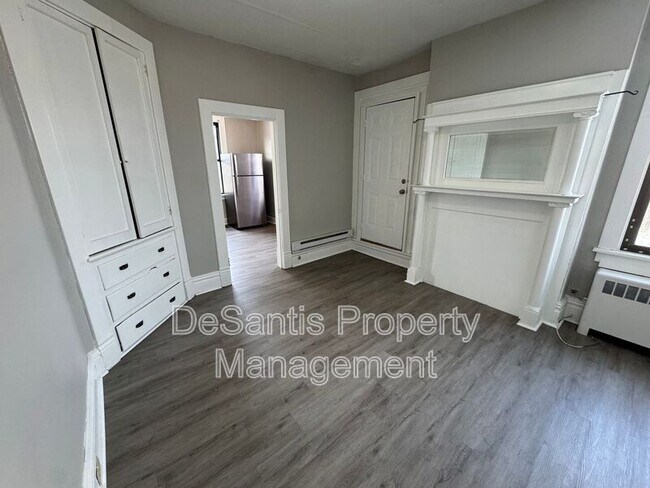 Building Photo - 810 Amity St