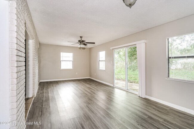Building Photo - 822 Cody Ave