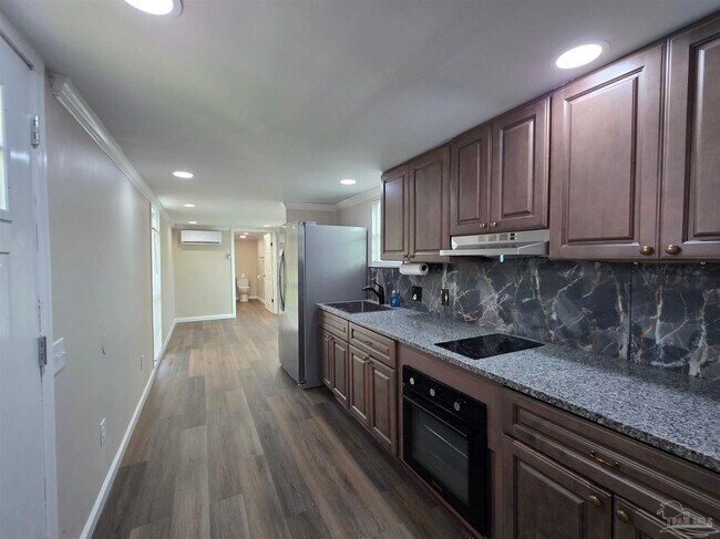 Building Photo - 8676 Sharon Ln