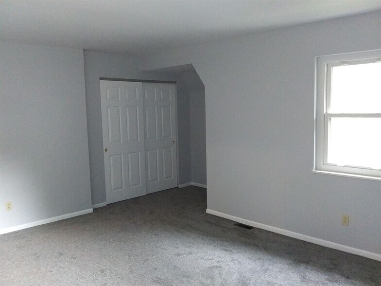 Building Photo - 41 Kyles Ln