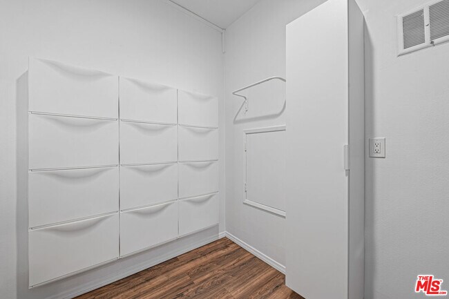 Building Photo - 17114 Palisades Cir