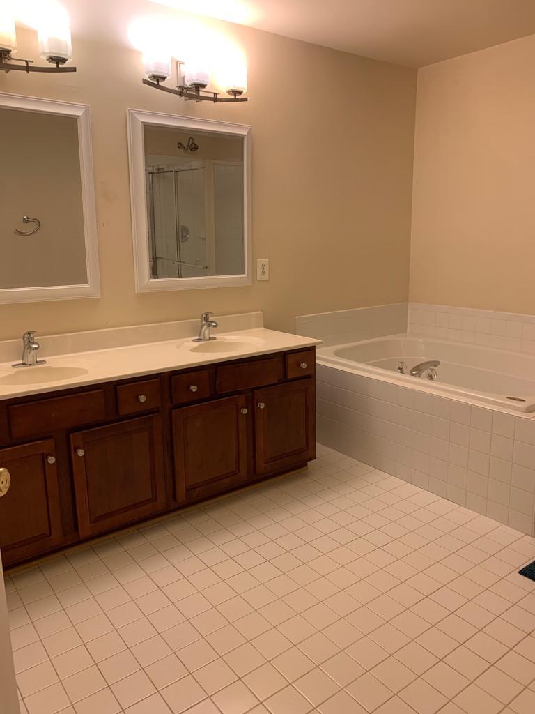 Master bathroom - 43309 Ardmore St