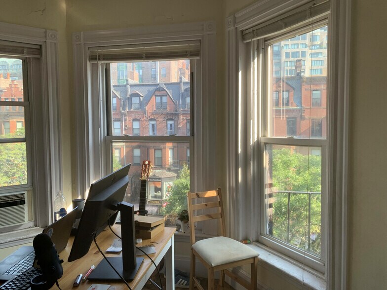 Building Photo - 224 Newbury St