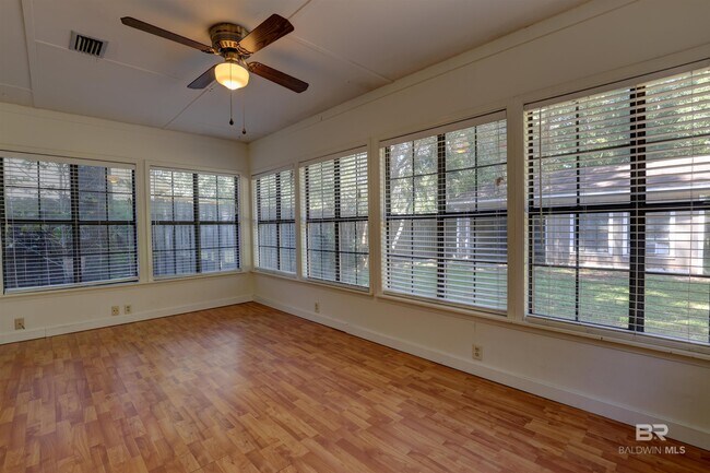 Building Photo - 409 Nichols Ave