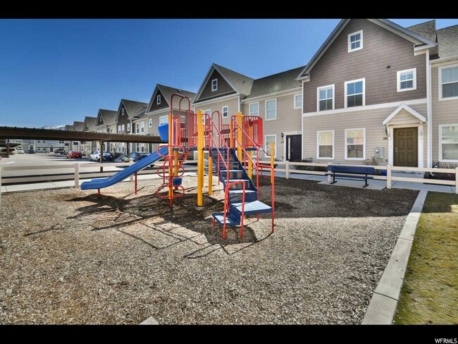 Building Photo - 183 Carrick Dr