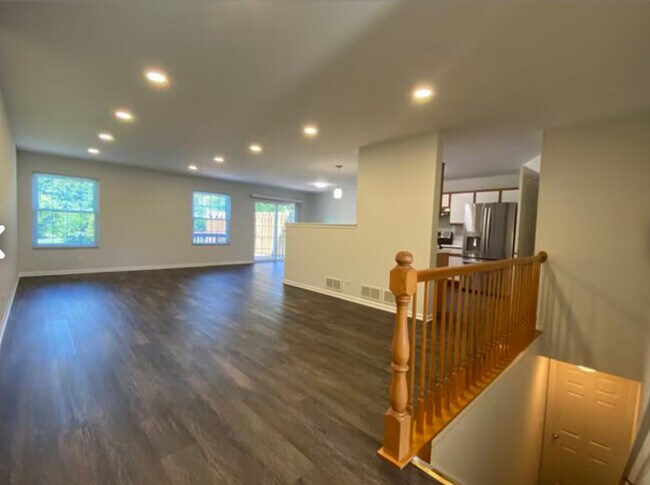 Building Photo - 5363 Danbury Cir