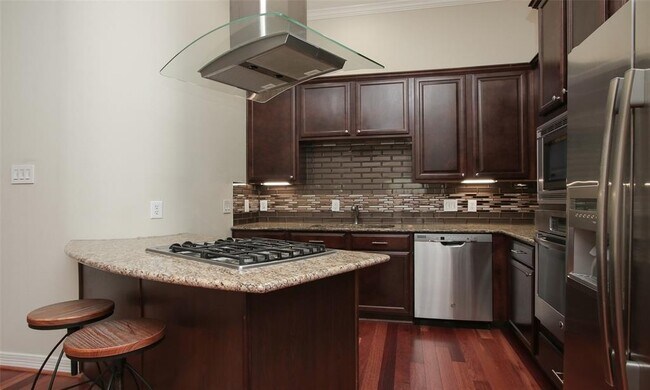Building Photo - 908 Garden Oaks Terrace