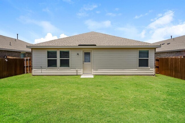 Building Photo - 1705 Avery Pointe Dr