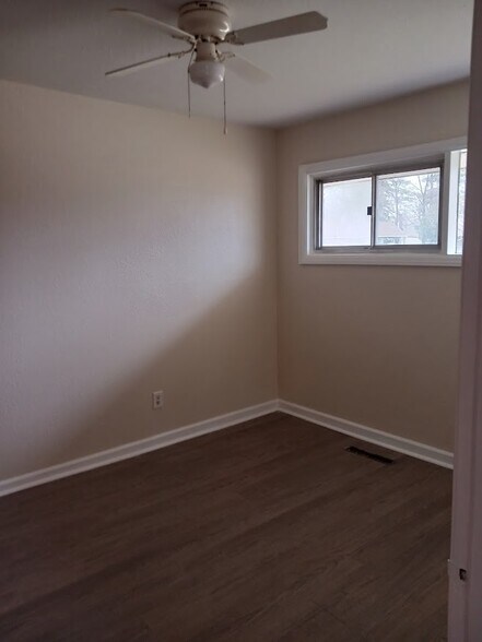 Building Photo - 1681 Brentwood Dr