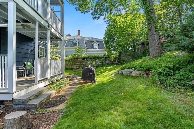 Building Photo - 1045 Adams St