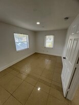 Building Photo - 228 NW 13th Ct