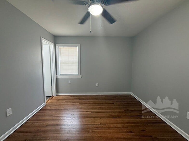 Building Photo - 2759 Southmeade Ave