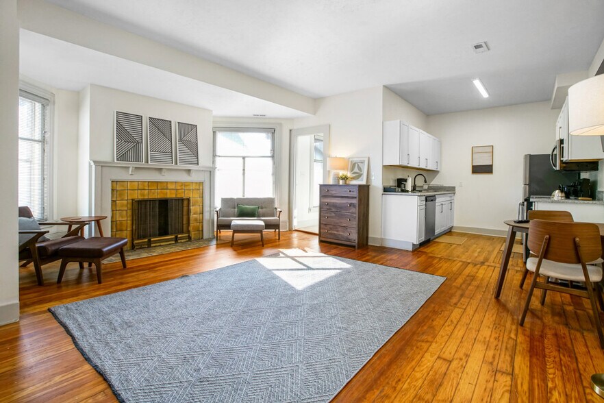 Building Photo - 1848 E 89th St