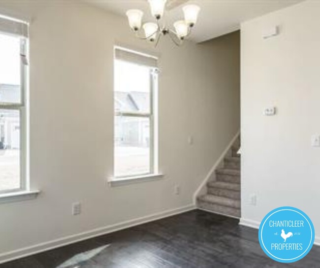 Building Photo - 5830 Crestlawn Ct