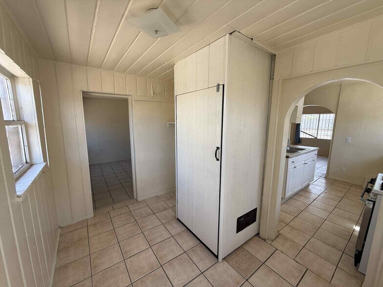 Building Photo - 5709 E 26th St