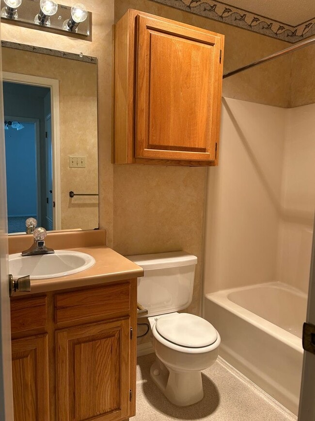 Building Photo - Beautiful 3 Bedroom, 2.5 Bathroom Townhome...