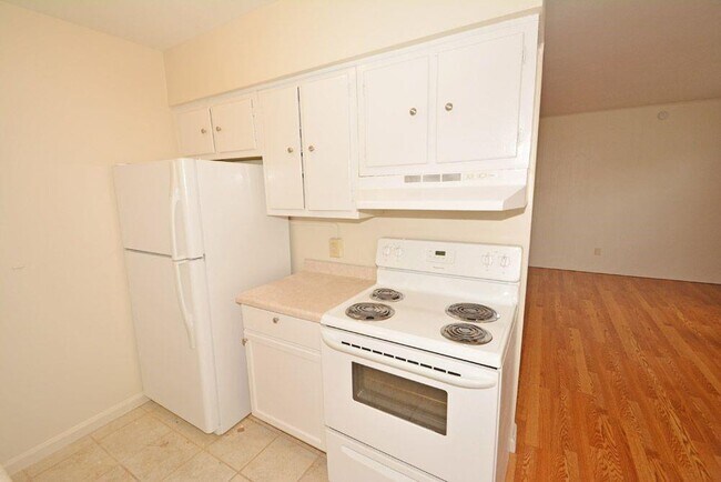 Building Photo - 3001 N Webster Ave