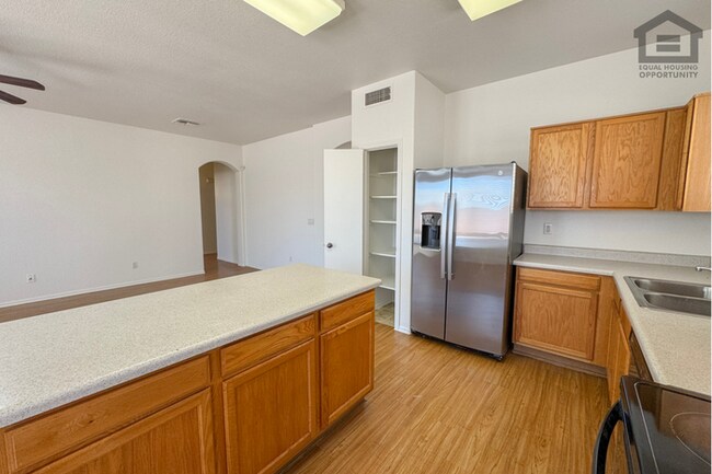 Building Photo - 4Bed/2Bath House in El Mirage! Ready for Immediate Move-In!