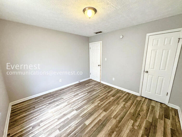 Building Photo - 1942 Cornell Way