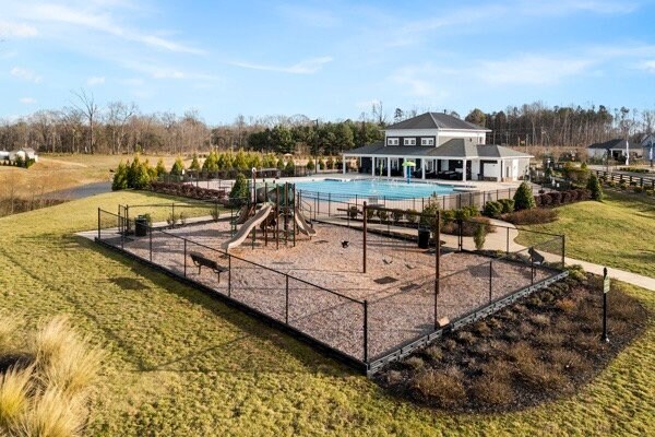 Building Photo - 7585 Stonehouse Dr