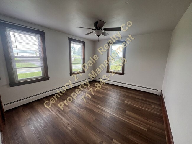 Building Photo - 4 BR Home in Red Lion School District