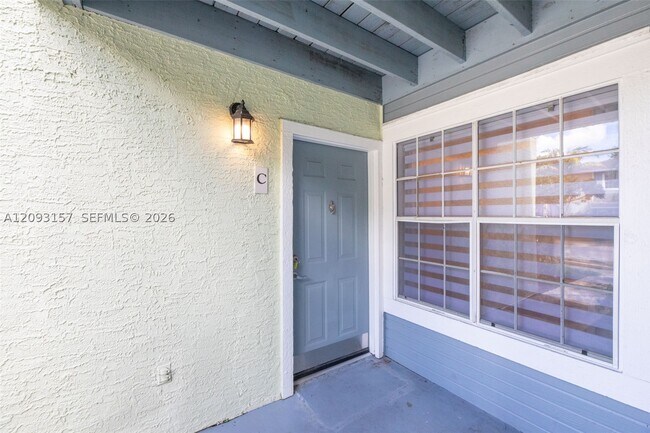 Building Photo - 1020 Crystal C