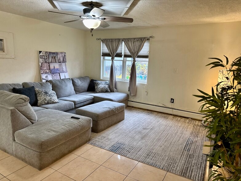 Bright Livingroom - 239 Morningside Ave