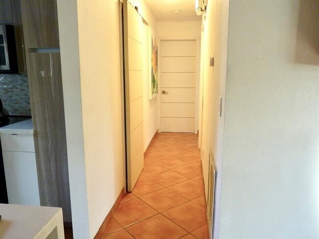 Building Photo - 1433 SE 5th Ct