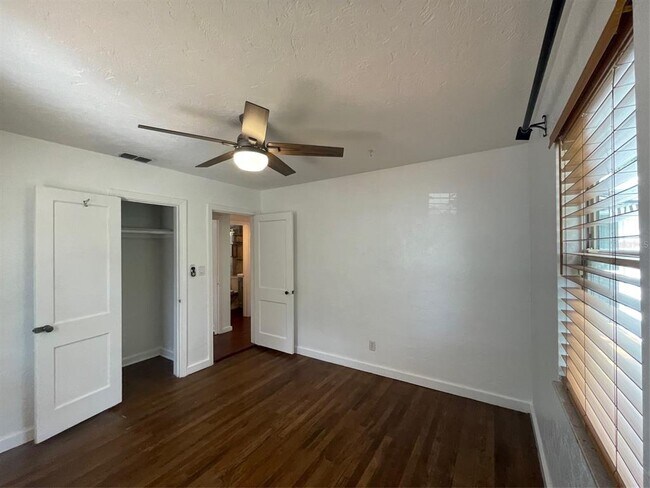 Building Photo - 4221 Burlington Ave N