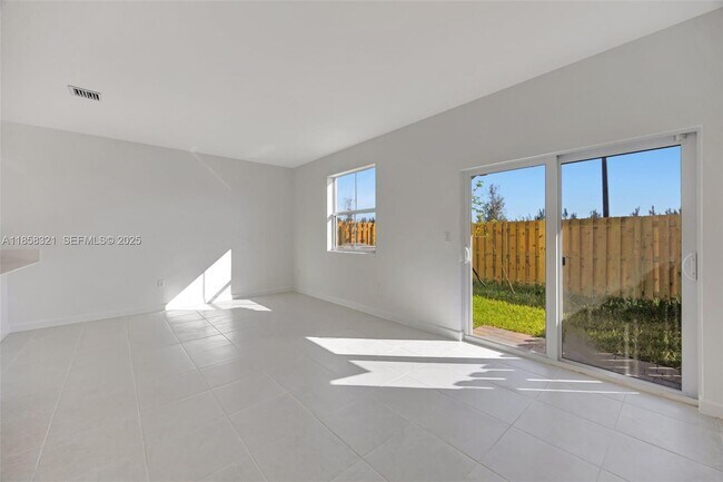 Building Photo - 2546 SE 29th St