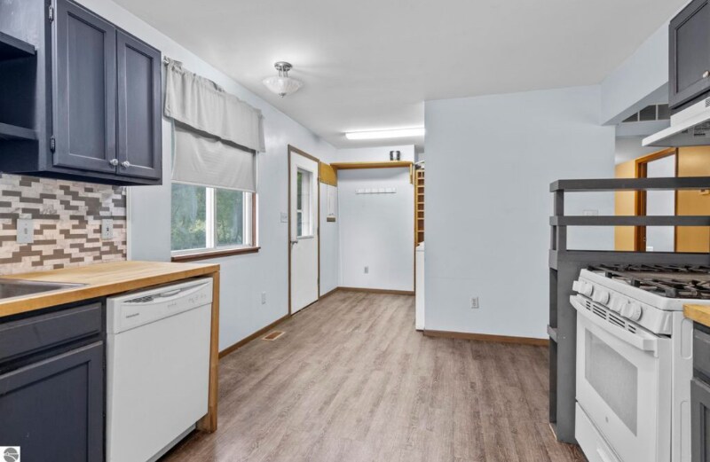 Building Photo - 3887 Brook Dr