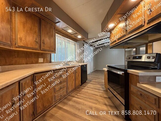 Building Photo - 543 La Cresta Dr