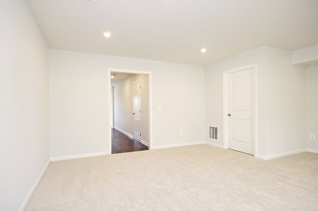 Building Photo - Walkable, Dog-Friendly Townhome Near Downtown Crozet