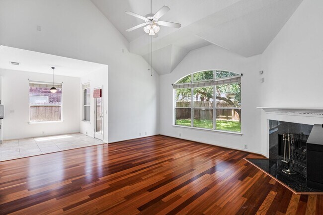 Building Photo - Gorgeous Pulte home in Sunrise Lakes
