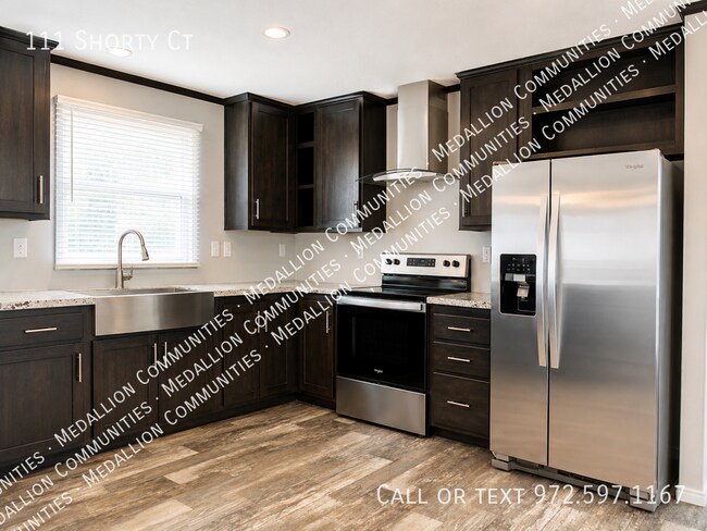 Building Photo - 111 Shorty Ct