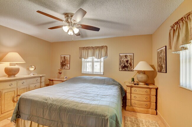 Building Photo - 14425 Amapola Way