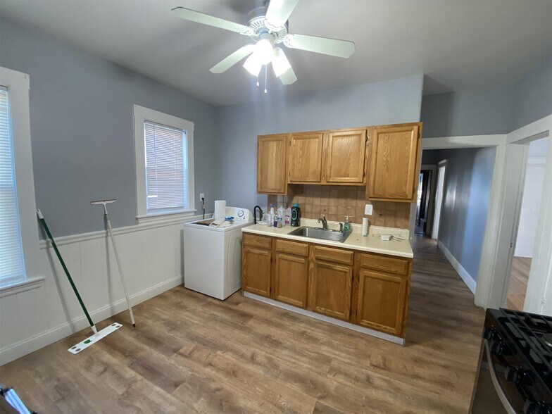 Building Photo - 44 Temple St