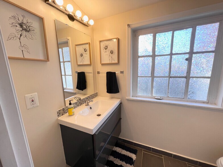 2nd Bathroom - 3415 Hickory Ave