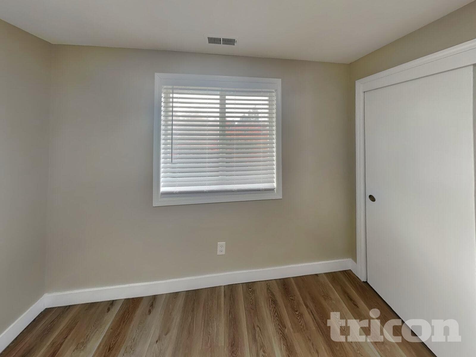 Building Photo - 16209 NE 12th St