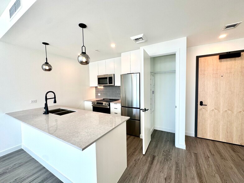 Building Photo - 130 NE 23rd St