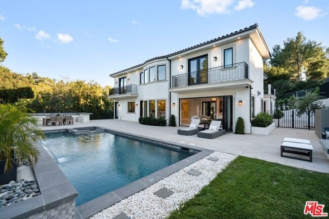 Building Photo - 4351 Vanalden Ave